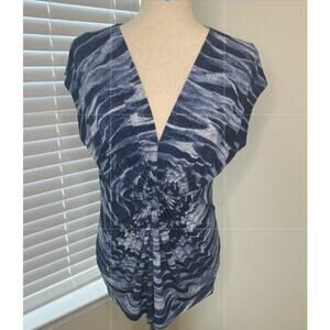 Michael Kors Size Medium Stretchy Navy / Light Blue Short Sleeve Blouse V Neck